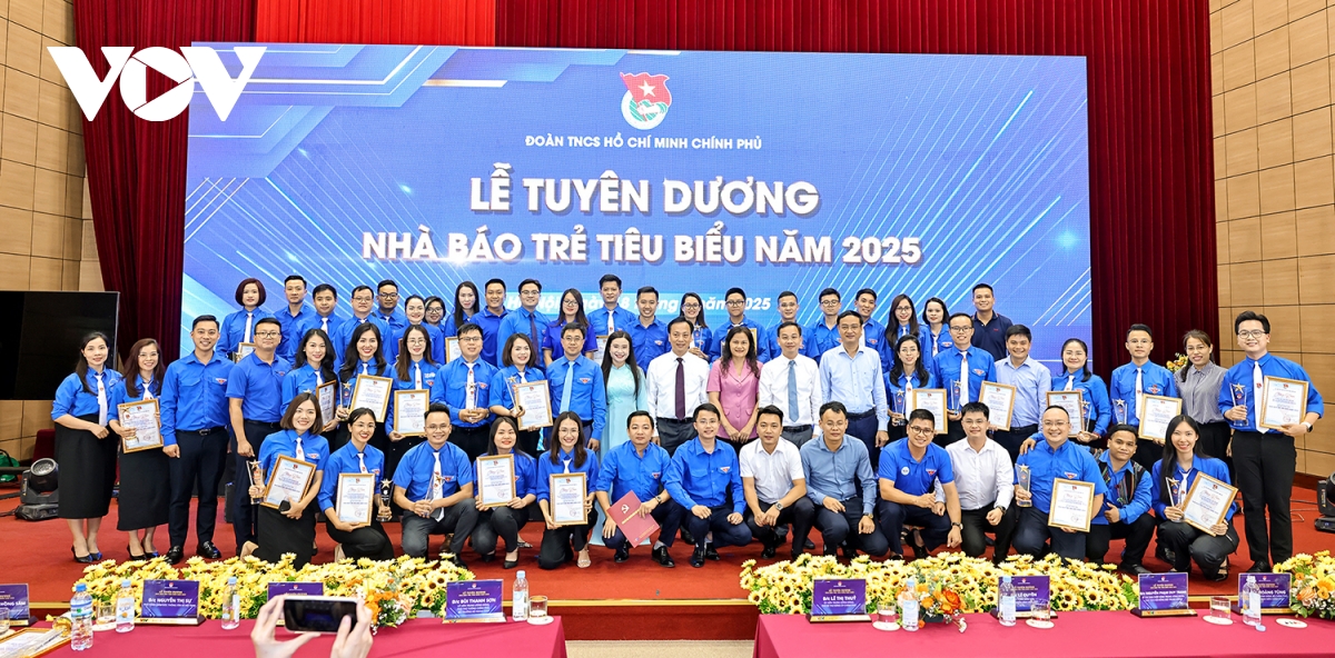 Đoàn thanh niên chính phủ tuyên dương 50 nhà báo trẻ tiêu biểu hình ảnh 1 Doan thanh nien chinh phu tuyen duong 50 nha bao tre tieu bieu hinh anh 1