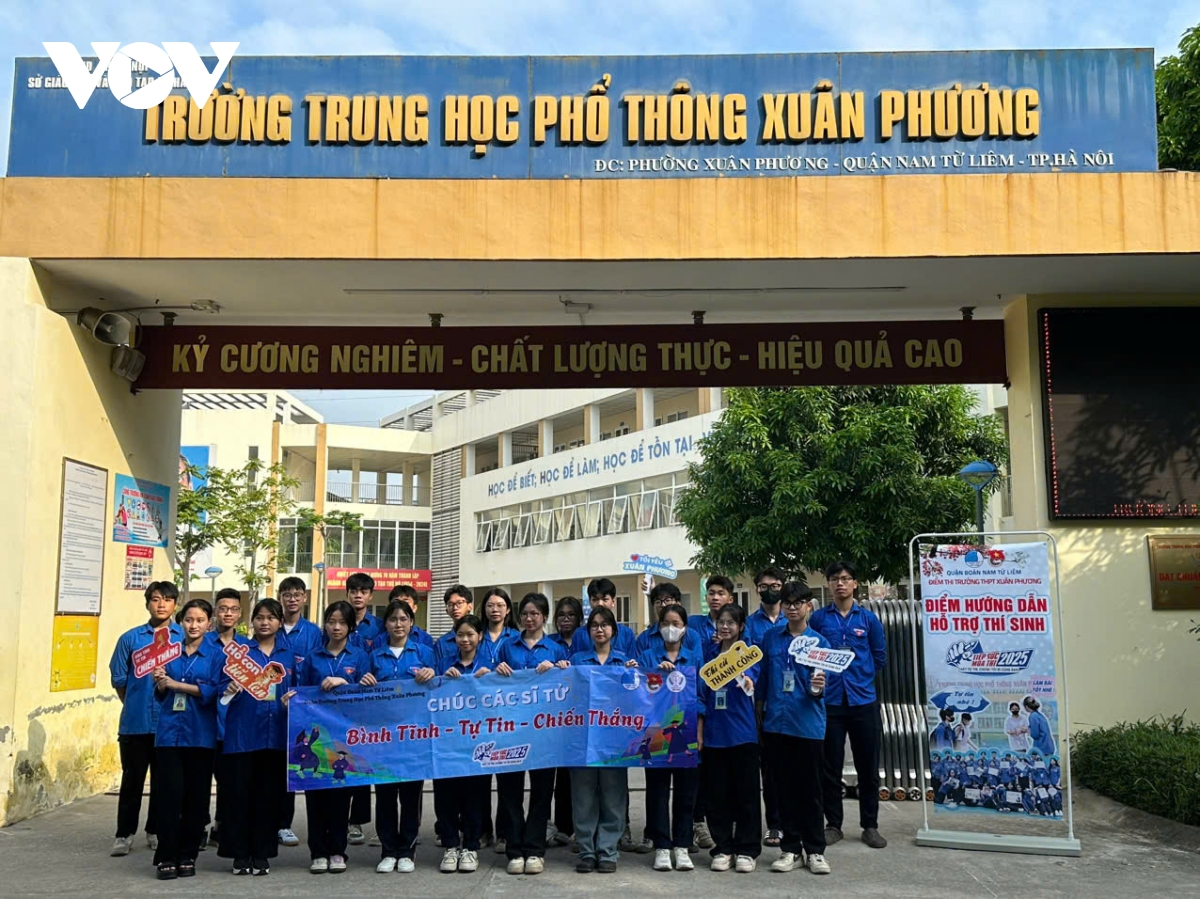 nhung thi sinh dau tien da co mat lam thu tuc thi vao lop 10 tai ha noi hinh anh 19