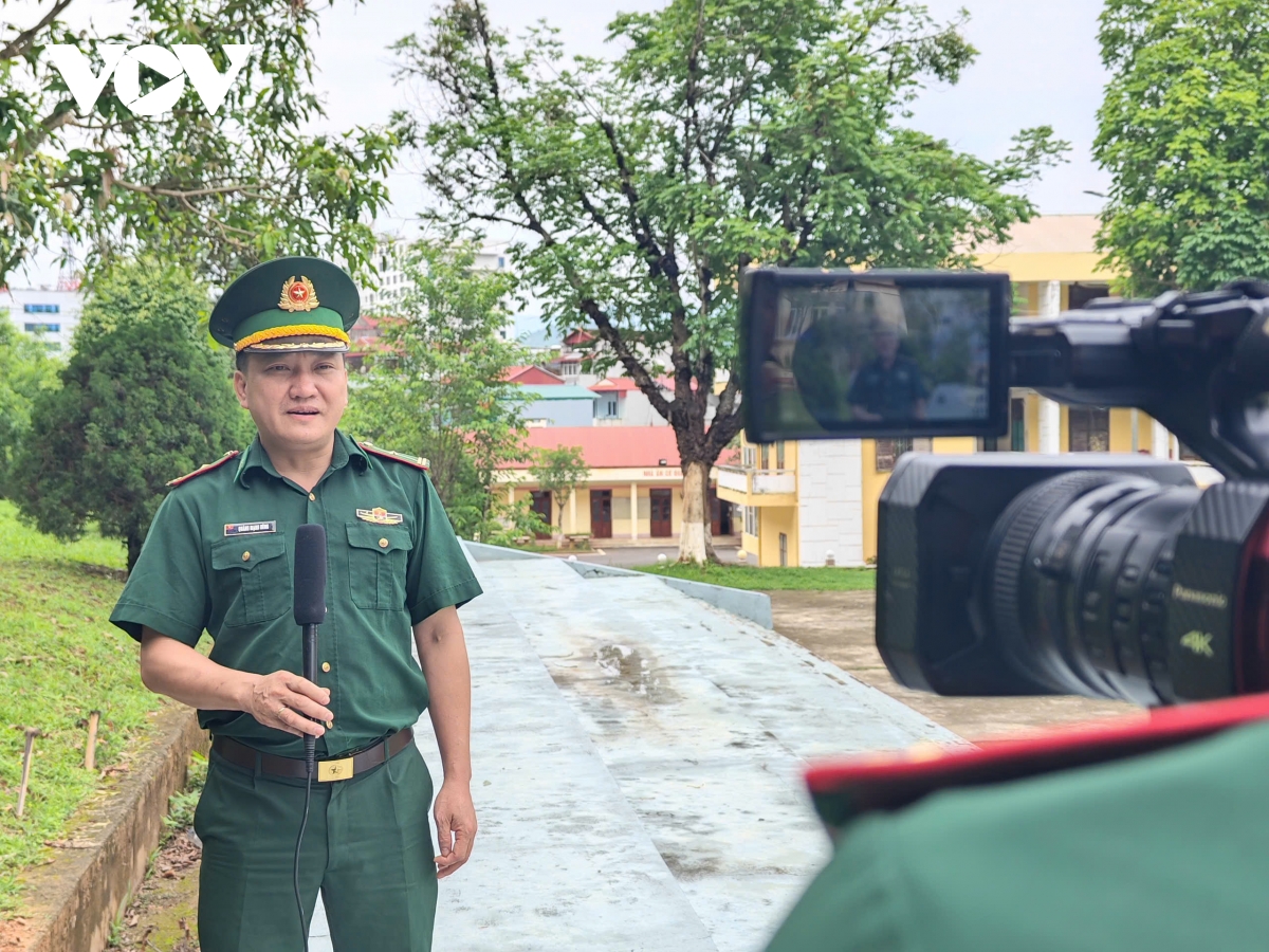 những nhà báo mang áo lính ở phố núi sơn la hình ảnh 2 nhung nha bao mang ao linh o pho nui son la hinh anh 2