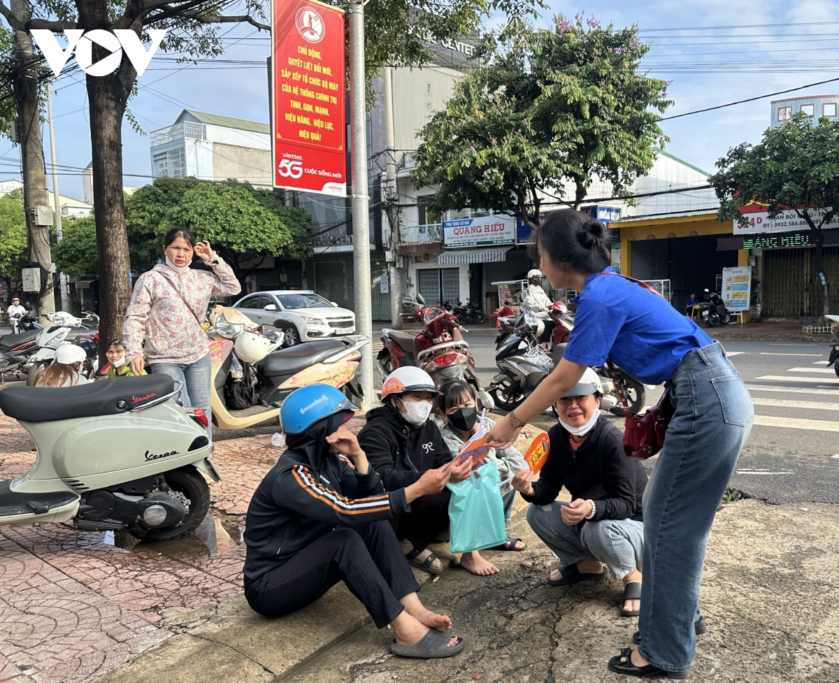 tiếp sức mùa thi đồng hành cùng kỳ thi thpt tại Đắk lắk hình ảnh 3 tiep suc mua thi dong hanh cung ky thi thpt tai Dak lak hinh anh 3