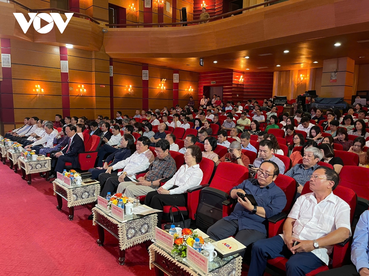 toàn cảnh buổi gặp mặt nhân kỷ niệm 100 năm ngày báo chí cách mạng việt nam tại vov hình ảnh 15 toan canh buoi gap mat nhan ky niem 100 nam ngay bao chi cach mang viet nam tai vov hinh anh 15