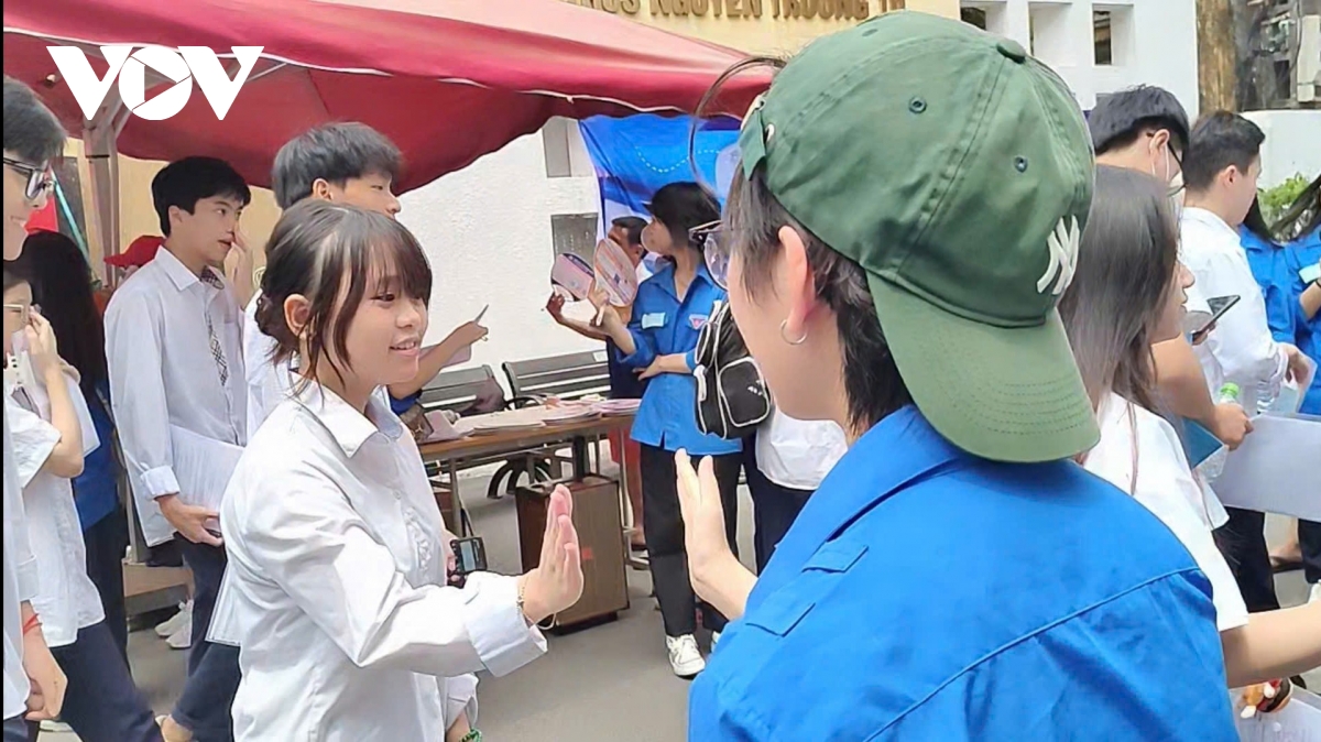 thi vào lớp 10 của hà nội, môn thi đầu tiên có 495 thí sinh vắng mặt hình ảnh 2 thi vao lop 10 cua ha noi, mon thi dau tien co 495 thi sinh vang mat hinh anh 2