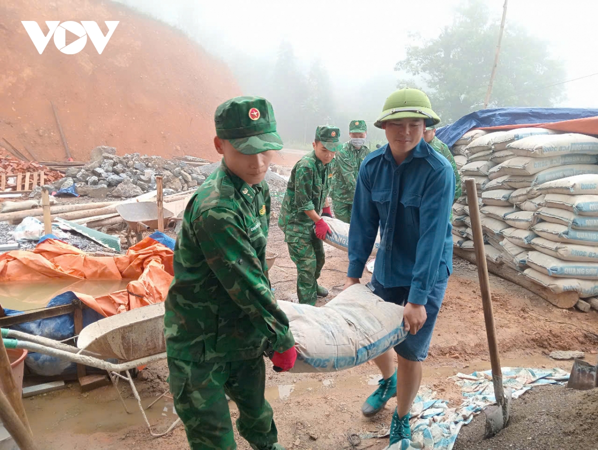 Bộ đội Biên phòng Cao Bằng chung tay xóa nhà tạm, nhà dột nát
