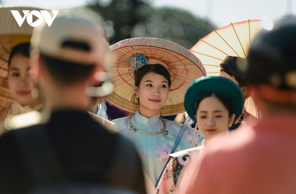 việt phong hội tụ cuộc diễu hành việt phục lớn nhất tại huế hình ảnh 2 viet phong hoi tu cuoc dieu hanh viet phuc lon nhat tai hue hinh anh 2