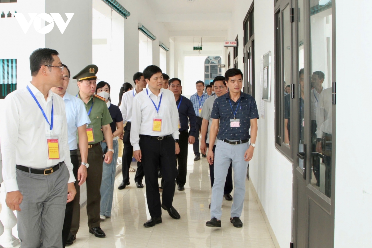 Đề thi văn vào lớp 10 ở hải phòng dễ thở , phát huy khả năng sáng tạo của học sinh hình ảnh 2 De thi van vao lop 10 o hai phong de tho , phat huy kha nang sang tao cua hoc sinh hinh anh 2