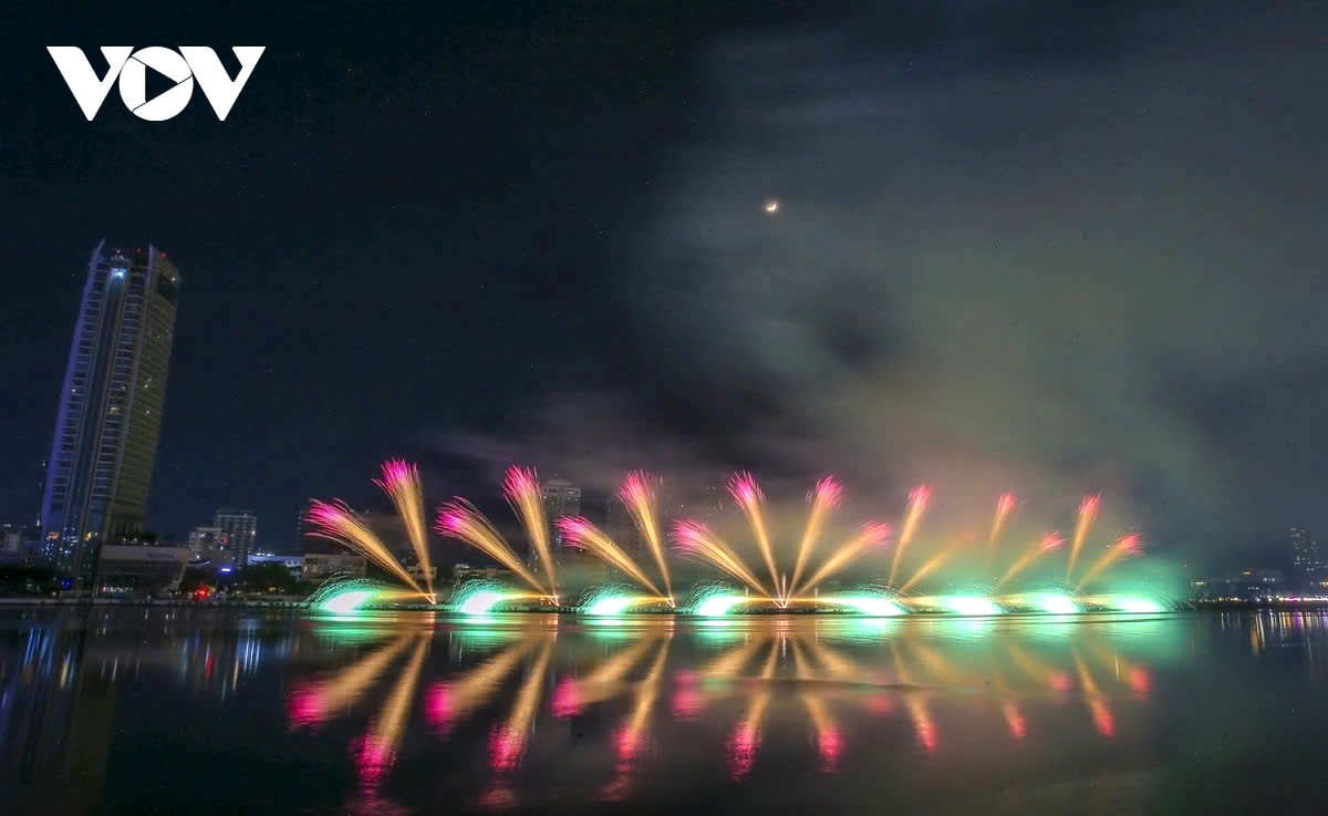 hosts da nang deliver stunning fireworks display at diff 2025 picture 3 hosts da nang deliver stunning fireworks display at diff 2025 picture 3