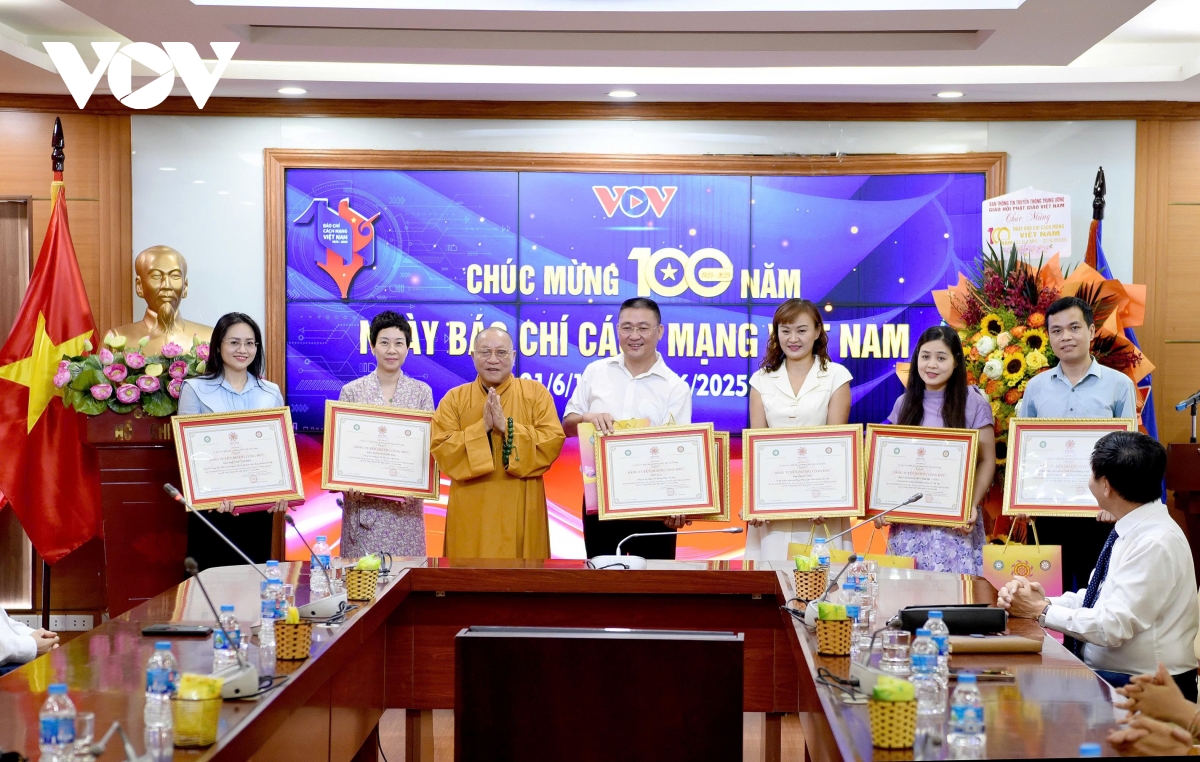nhieu bo, nganh, dia phuong chuc mung vov nhan ngay bao chi cach mang viet nam hinh anh 22