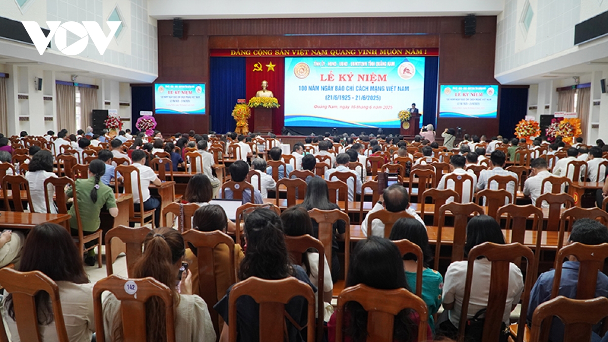 tôn vinh người làm báo dấn thân giữa tâm lũ và điểm nóng thông tin hình ảnh 1 ton vinh nguoi lam bao dan than giua tam lu va diem nong thong tin hinh anh 1