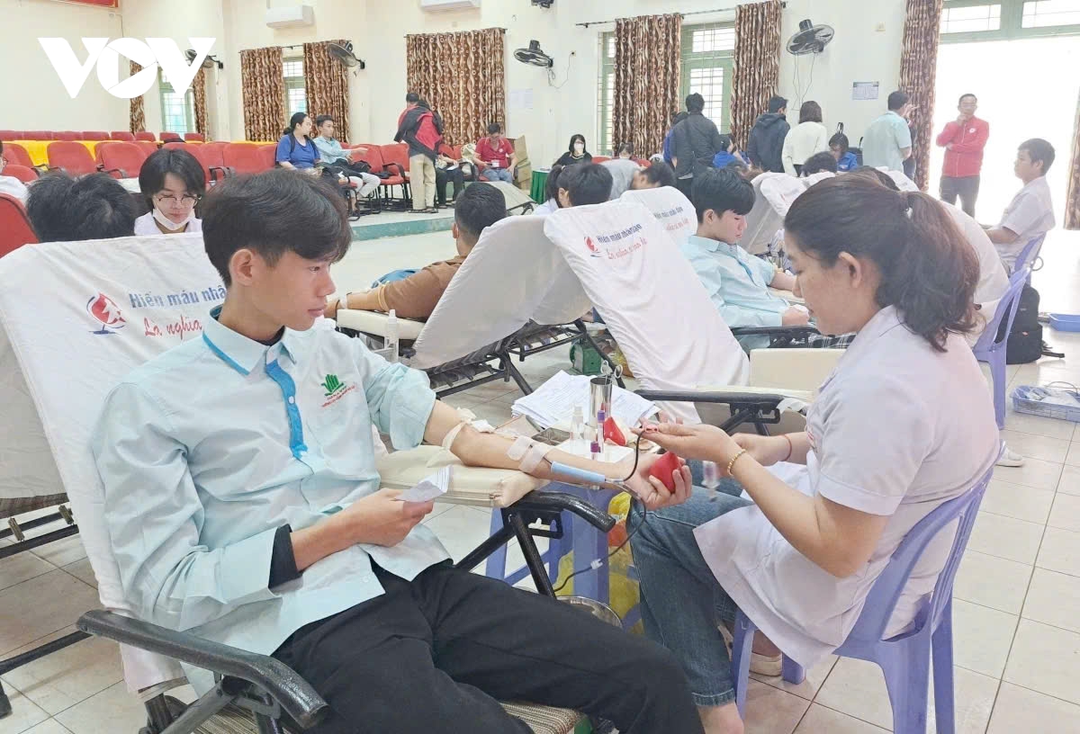 Đà nẵng tôn vinh gần 280 tập thể, cá nhân điển hình phong trào hiến máu tình nguyện hình ảnh 3 Da nang ton vinh gan 280 tap the, ca nhan dien hinh phong trao hien mau tinh nguyen hinh anh 3