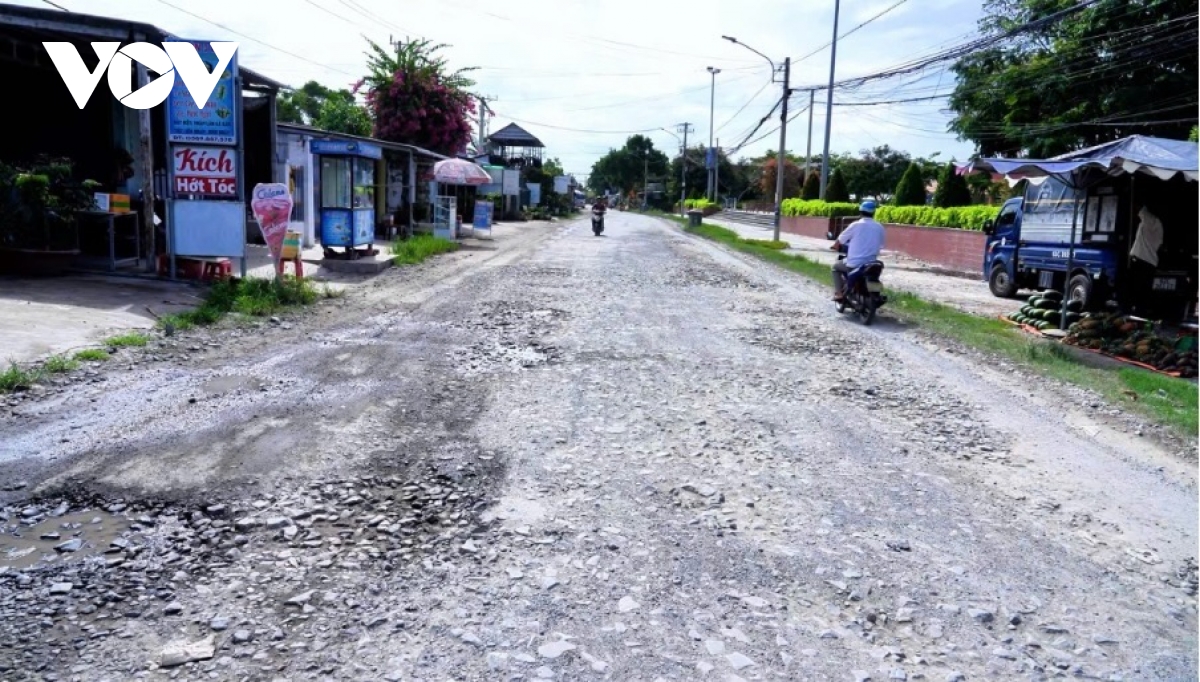 quốc lộ 53b xuống cấp nghiêm trọng, dân sống lay lắt trong bụi mù và sình lầy hình ảnh 5 quoc lo 53b xuong cap nghiem trong, dan song lay lat trong bui mu va sinh lay hinh anh 5