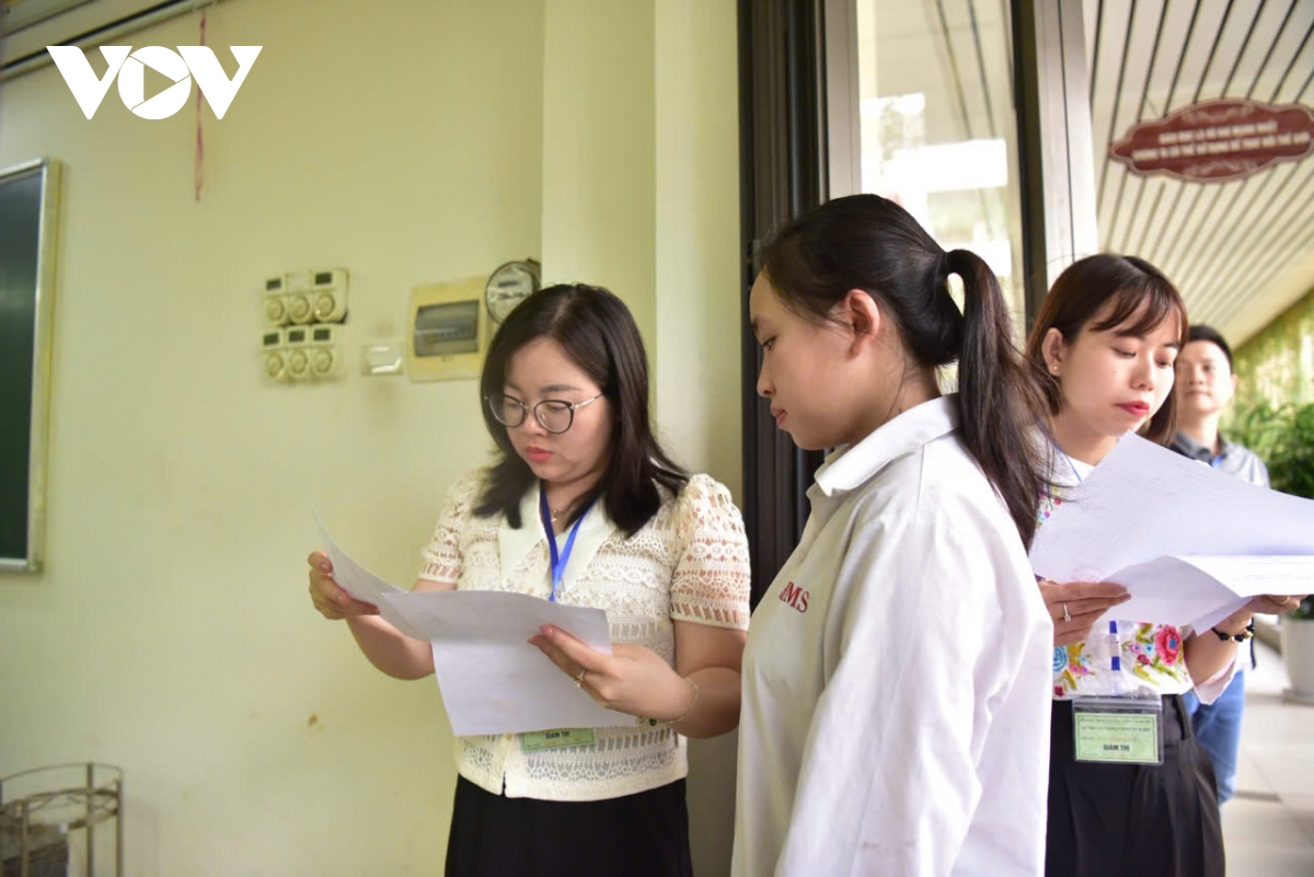 hơn 124.000 thí sinh hà nội làm thủ tục dự thi tốt nghiệp thpt 2025 hình ảnh 10 hon 124.000 thi sinh ha noi lam thu tuc du thi tot nghiep thpt 2025 hinh anh 10
