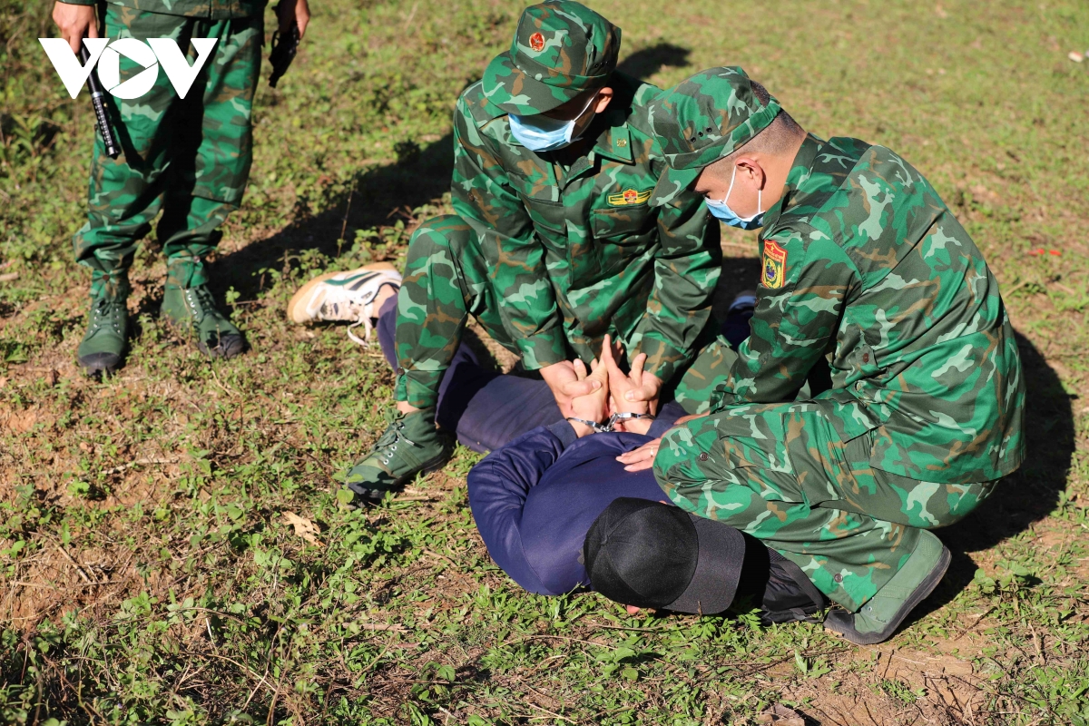 những nhà báo mang áo lính ở phố núi sơn la hình ảnh 5 nhung nha bao mang ao linh o pho nui son la hinh anh 5