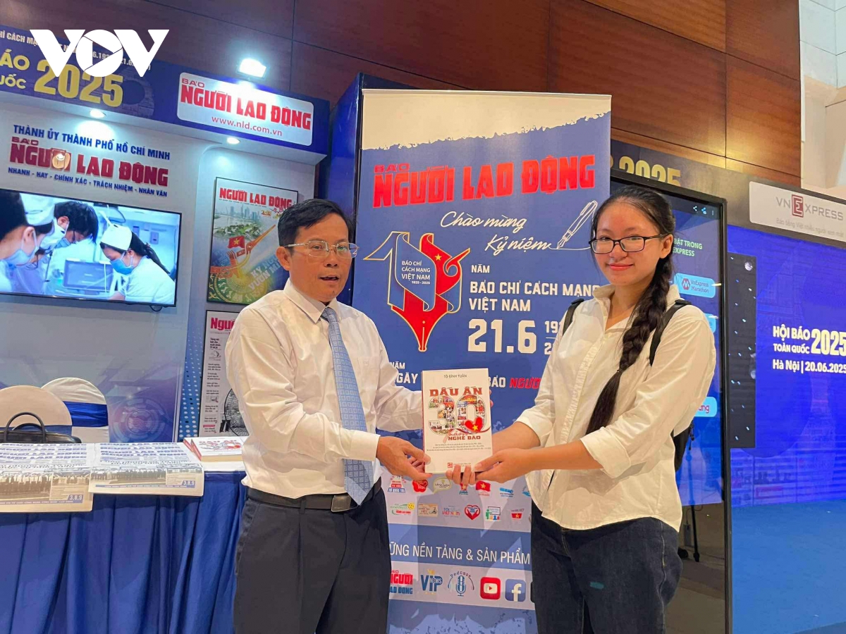 nhà báo tô Đình tuân khơi nguồn cảm hứng cho thế hệ làm báo trẻ hình ảnh 2 nha bao to Dinh tuan khoi nguon cam hung cho the he lam bao tre hinh anh 2