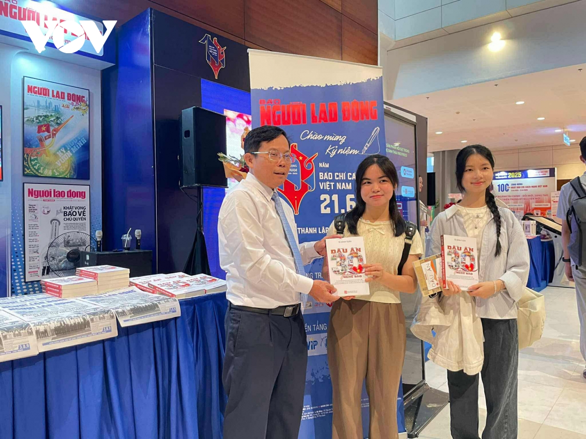 nhà báo tô Đình tuân khơi nguồn cảm hứng cho thế hệ làm báo trẻ hình ảnh 1 nha bao to Dinh tuan khoi nguon cam hung cho the he lam bao tre hinh anh 1