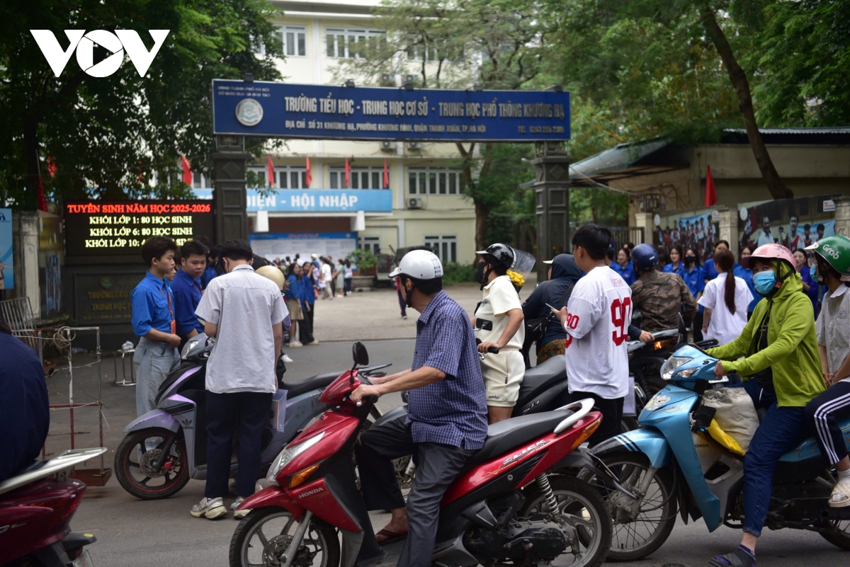 giao thông điểm thi thcs khương Đình, thanh xuân tắc nghẽn trước giờ làm thủ tục hình ảnh 5 giao thong diem thi thcs khuong Dinh, thanh xuan tac nghen truoc gio lam thu tuc hinh anh 5