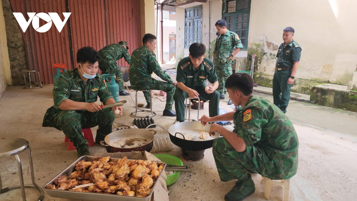 người lính biên phòng đồng hành cùng sĩ tử vùng cao biên giới sơn la hình ảnh 5 nguoi linh bien phong dong hanh cung si tu vung cao bien gioi son la hinh anh 5