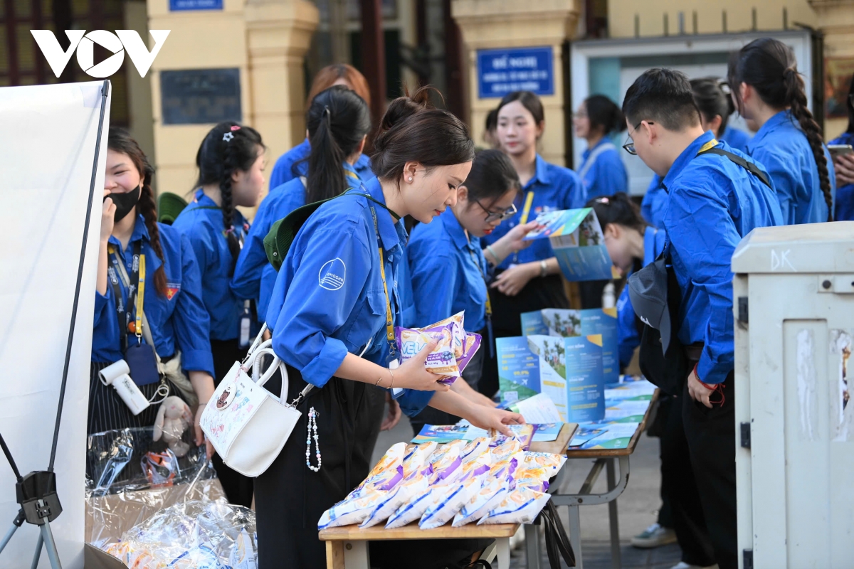 tiếp sức mùa thi sắc xanh của niềm tin và sẻ chia hình ảnh 7 tiep suc mua thi sac xanh cua niem tin va se chia hinh anh 7