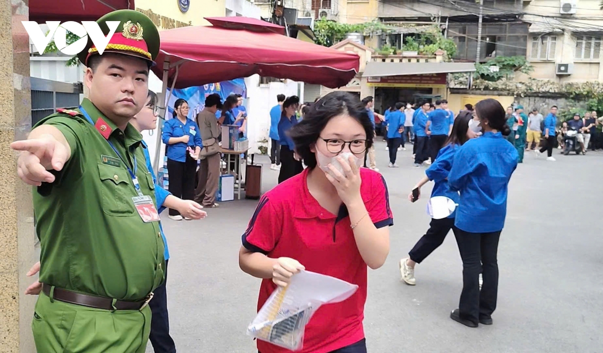 103.000 thí sinh hà nội bước vào môn thi đầu tiên kỳ thi vào 10 hình ảnh 18 103.000 thi sinh ha noi buoc vao mon thi dau tien ky thi vao 10 hinh anh 18