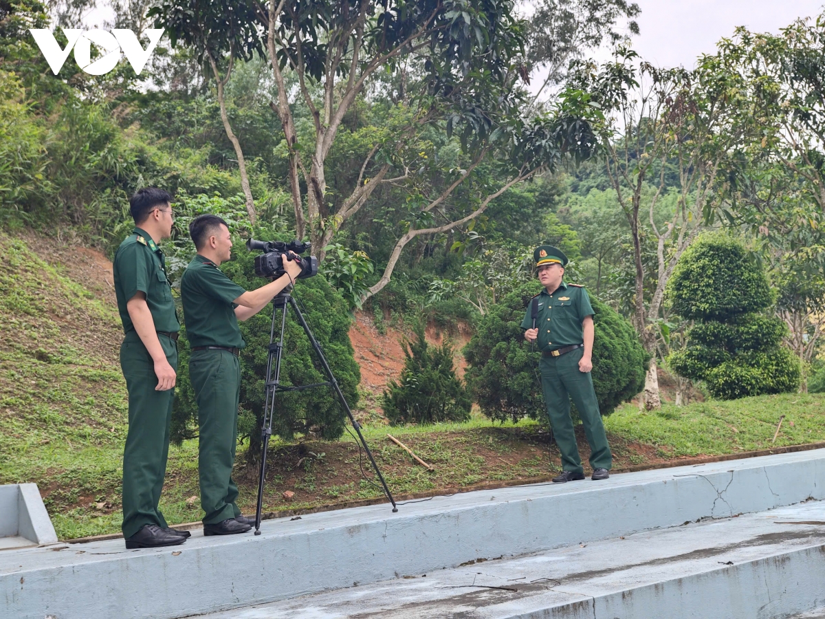 những nhà báo mang áo lính ở phố núi sơn la hình ảnh 6 nhung nha bao mang ao linh o pho nui son la hinh anh 6