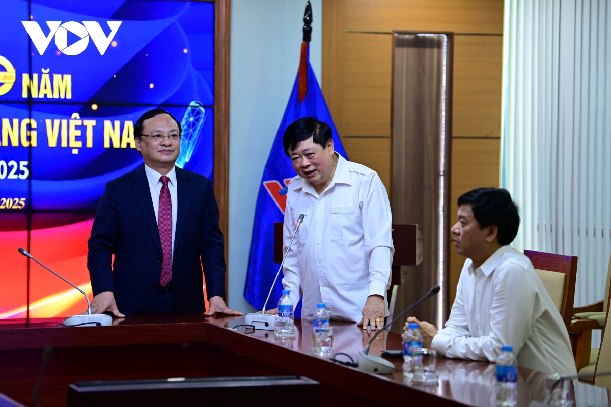 toàn cảnh buổi gặp mặt nhân kỷ niệm 100 năm ngày báo chí cách mạng việt nam tại vov hình ảnh 3 toan canh buoi gap mat nhan ky niem 100 nam ngay bao chi cach mang viet nam tai vov hinh anh 3