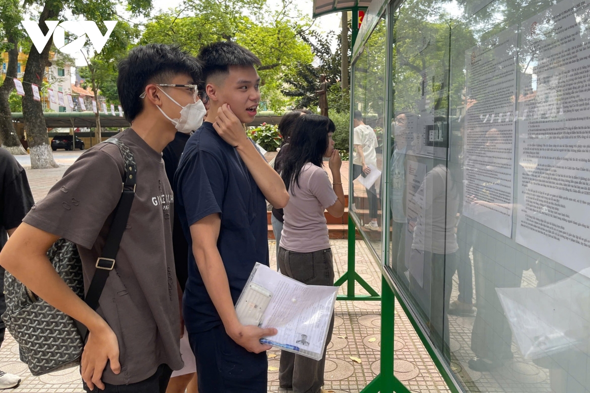 hơn 124.000 thí sinh hà nội làm thủ tục dự thi tốt nghiệp thpt 2025 hình ảnh 7 hon 124.000 thi sinh ha noi lam thu tuc du thi tot nghiep thpt 2025 hinh anh 7