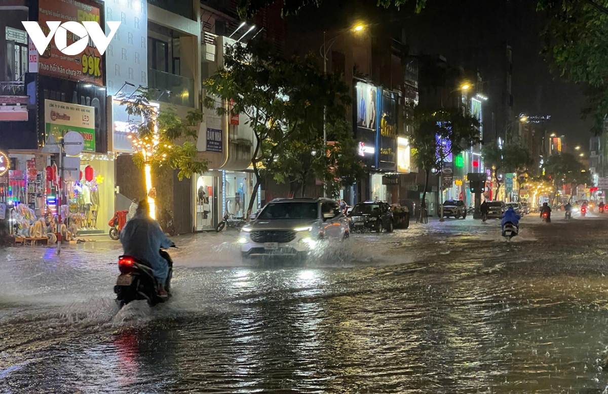 Đà nẵng mưa lớn, ngập cục bộ do ảnh hưởng bão số 1 hình ảnh 7 Da nang mua lon, ngap cuc bo do anh huong bao so 1 hinh anh 7