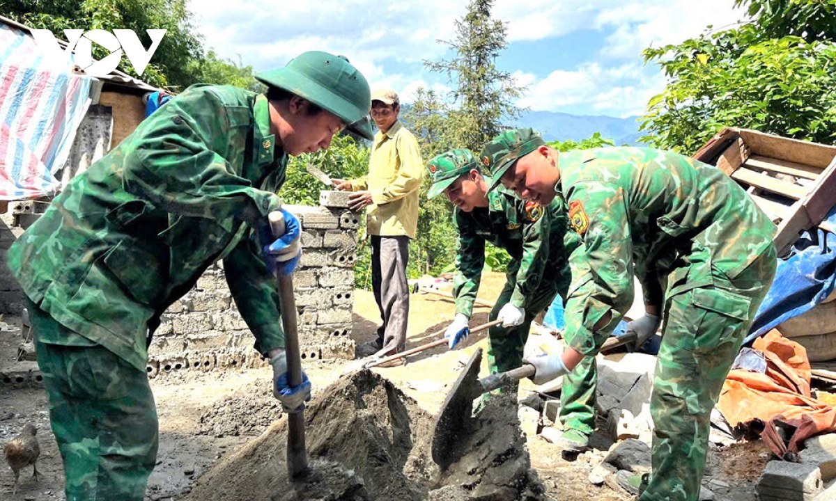bộ đội biên phòng lai châu chung tay xây những mái ấm nơi biên giới hình ảnh 6 bo doi bien phong lai chau chung tay xay nhung mai am noi bien gioi hinh anh 6