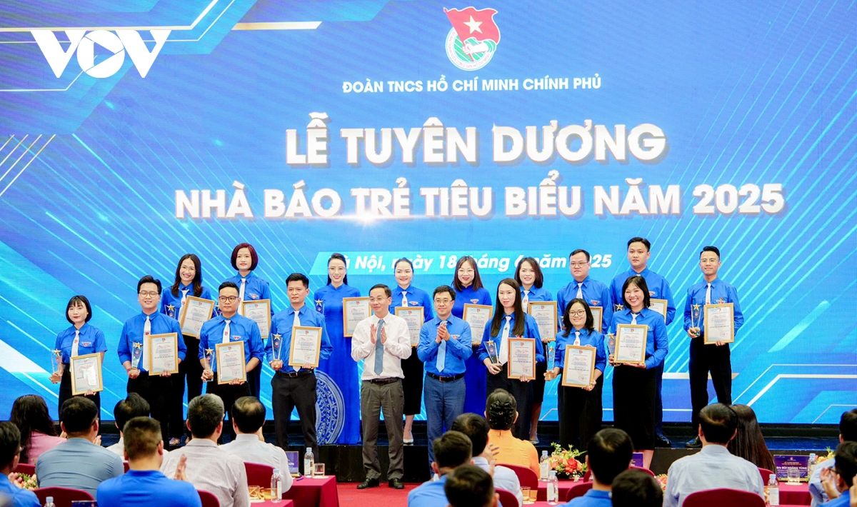 Đoàn thanh niên chính phủ tuyên dương 50 nhà báo trẻ tiêu biểu hình ảnh 7 Doan thanh nien chinh phu tuyen duong 50 nha bao tre tieu bieu hinh anh 7