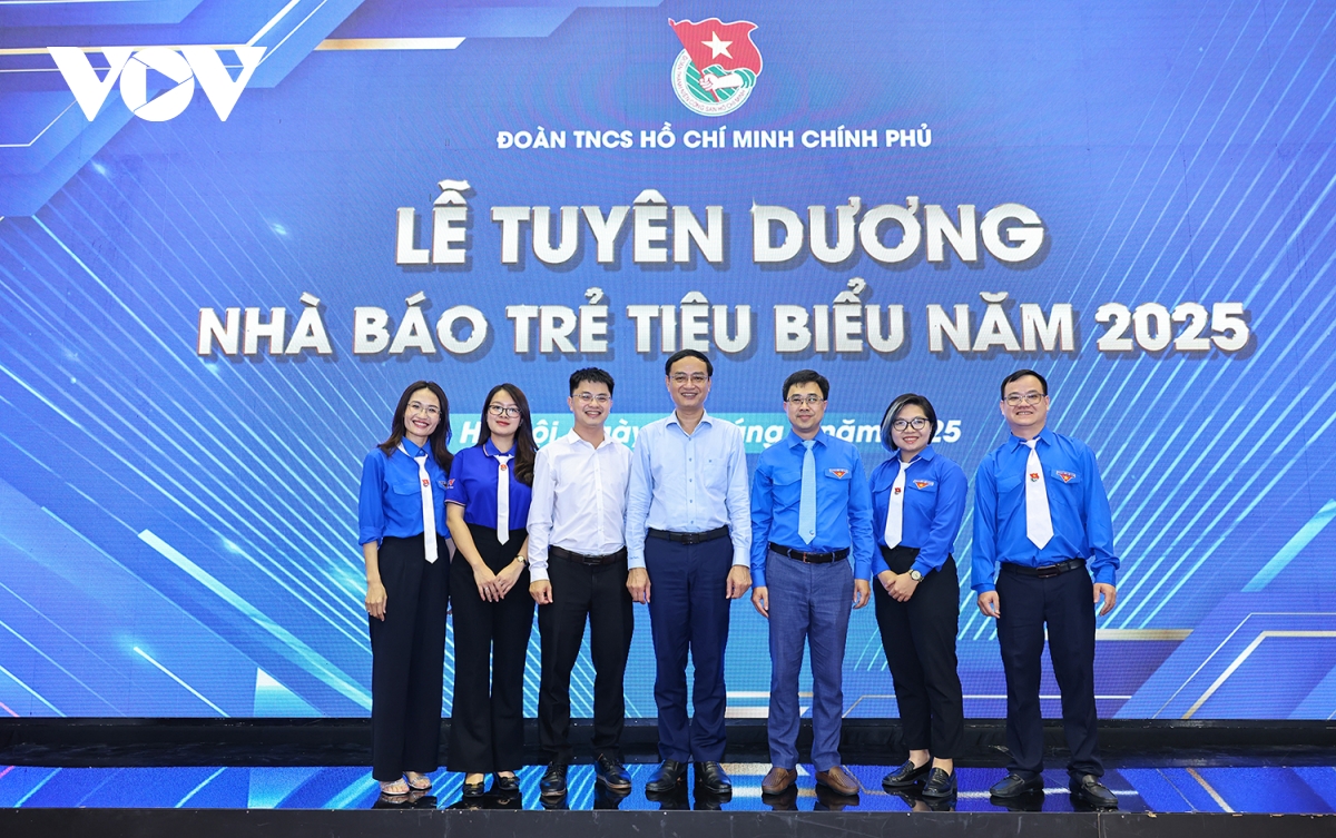 Đoàn thanh niên chính phủ tuyên dương 50 nhà báo trẻ tiêu biểu hình ảnh 8 Doan thanh nien chinh phu tuyen duong 50 nha bao tre tieu bieu hinh anh 8