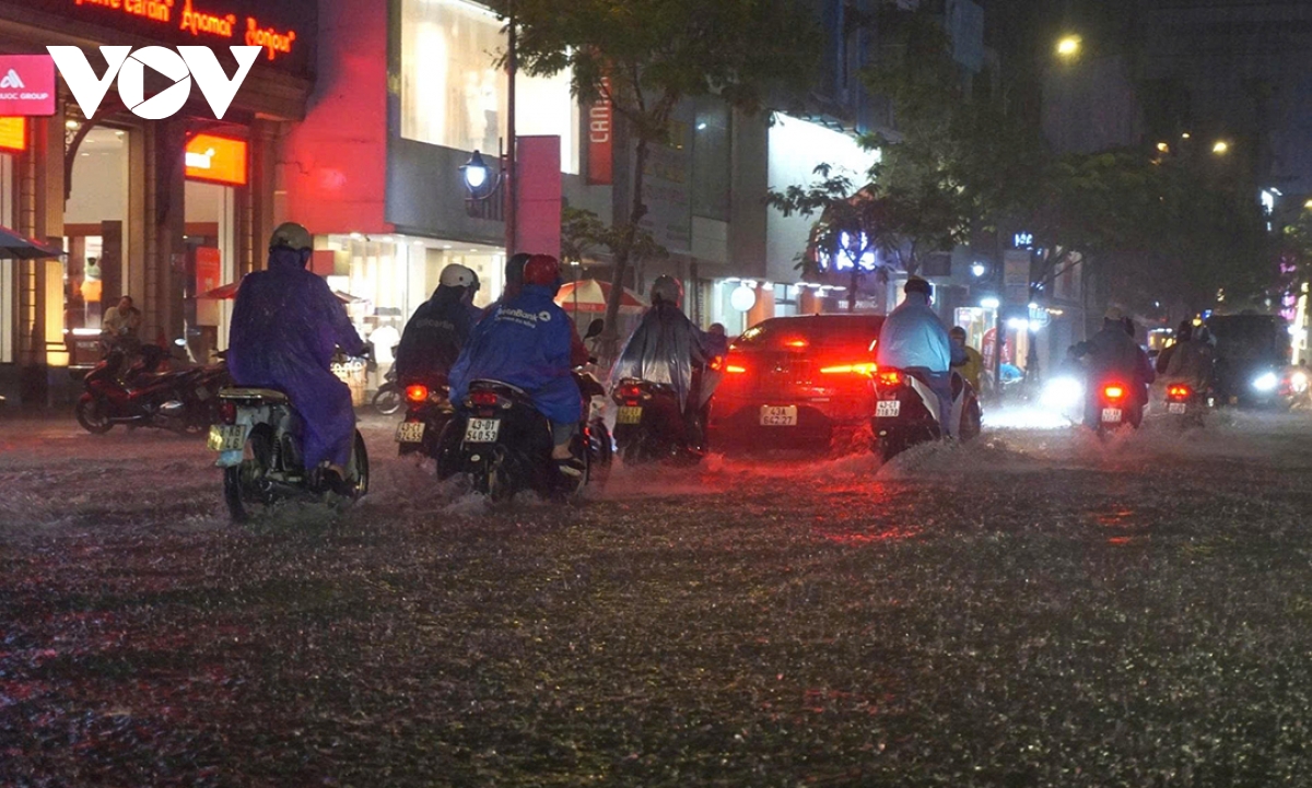 Đà nẵng mưa lớn, ngập cục bộ do ảnh hưởng bão số 1 hình ảnh 9 Da nang mua lon, ngap cuc bo do anh huong bao so 1 hinh anh 9