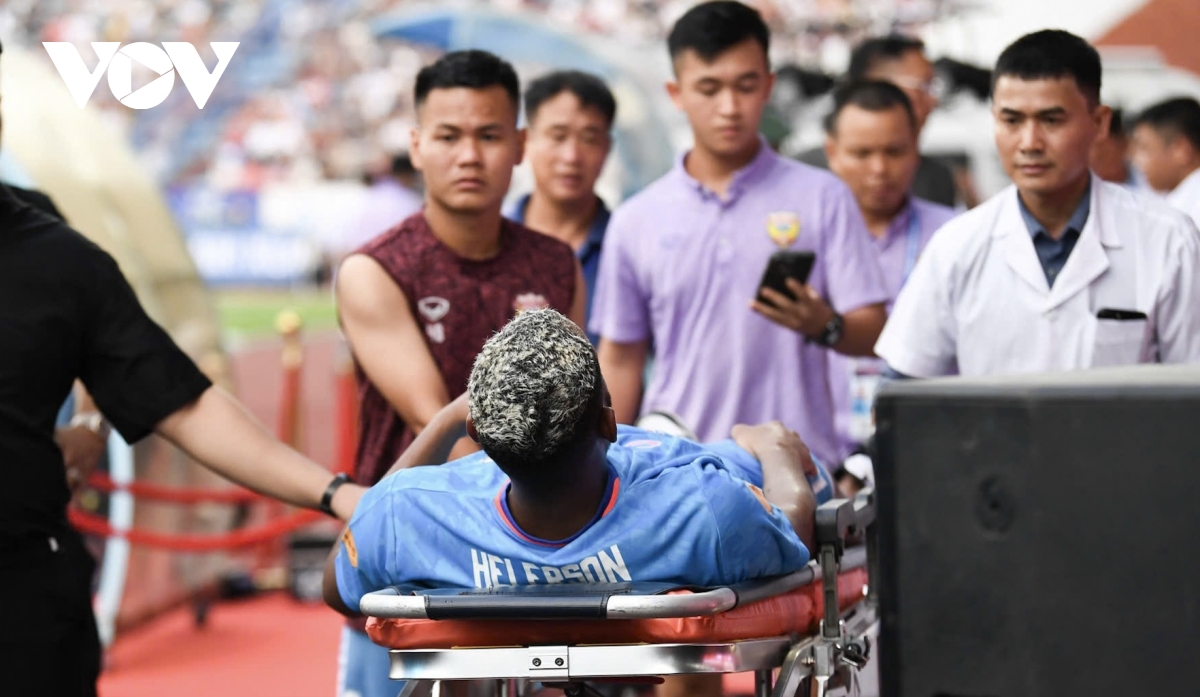 Ngoại binh của Hà Tĩnh nhập viện khẩn cấp ở trận đấu với Nam Định