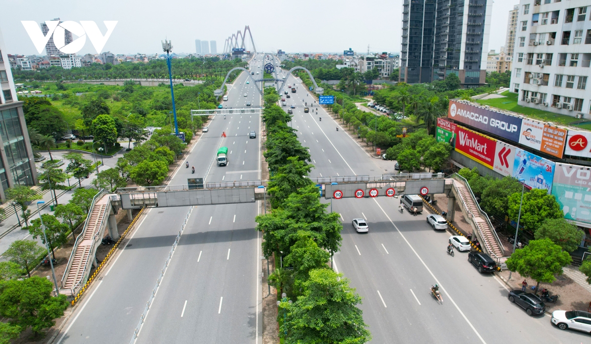 bien bao tren duong vo chi cong bat cap , phuong tien di chuyen kho khan hinh anh 1