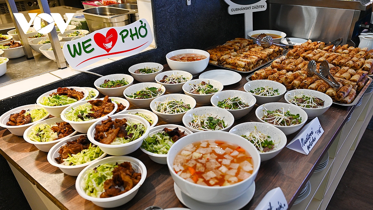 vietnam tourism roadshow in europe ton vinh am thuc viet giua chau Au hinh anh 3 vietnam tourism roadshow in europe ton vinh am thuc viet giua chau Au hinh anh 3