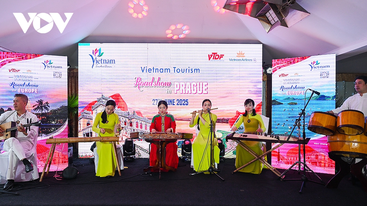 vietnam tourism roadshow in europe ton vinh am thuc viet giua chau Au hinh anh 1 vietnam tourism roadshow in europe ton vinh am thuc viet giua chau Au hinh anh 1