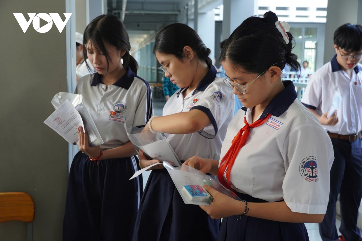 thí sinh tại tp.hcm bắt đầu bước vào kỳ thi lớp 10 hình ảnh 3 thi sinh tai tp.hcm bat dau buoc vao ky thi lop 10 hinh anh 3