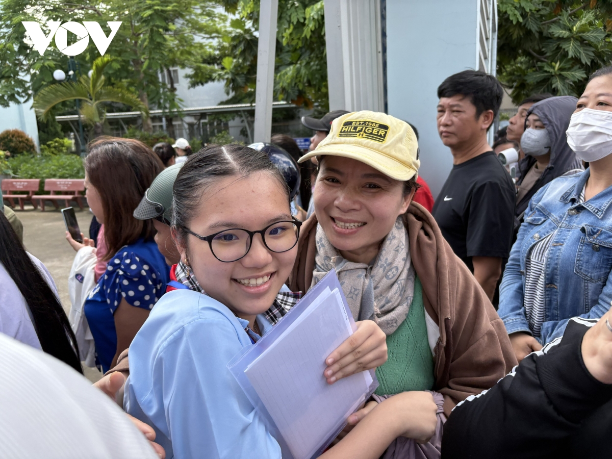 Đề thi ngữ văn được liên hệ thực tế, thí sinh tp.hcm khen hay hình ảnh 3 De thi ngu van duoc lien he thuc te, thi sinh tp.hcm khen hay hinh anh 3