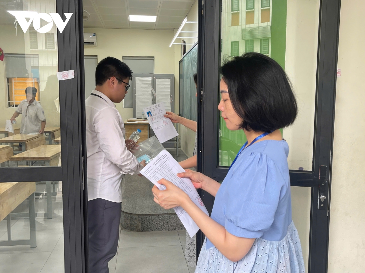 103.000 thí sinh hà nội bước vào môn thi đầu tiên kỳ thi vào 10 hình ảnh 16 103.000 thi sinh ha noi buoc vao mon thi dau tien ky thi vao 10 hinh anh 16