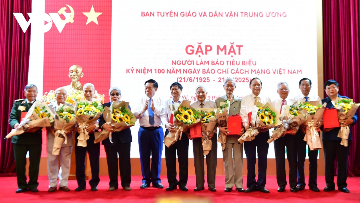 Ông nguyễn trọng nghĩa báo chí xây đắp niềm tin xã hội, thổi bùng khát vọng thịnh vượng hình ảnh 4 Ong nguyen trong nghia bao chi xay dap niem tin xa hoi, thoi bung khat vong thinh vuong hinh anh 4