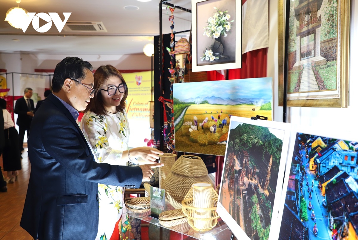 chương trình nghệ thuật kỷ niệm 75 năm quan hệ ngoại giao việt nam cộng hòa séc hình ảnh 4 chuong trinh nghe thuat ky niem 75 nam quan he ngoai giao viet nam cong hoa sec hinh anh 4