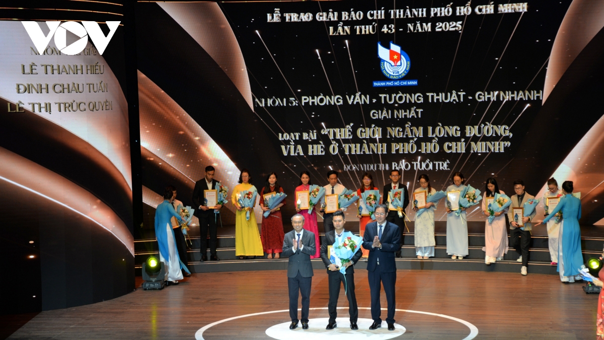 tp.hcm tôn vinh người làm báo, trao giải 72 tác phẩm tiêu biểu hình ảnh 2 tp.hcm ton vinh nguoi lam bao, trao giai 72 tac pham tieu bieu hinh anh 2