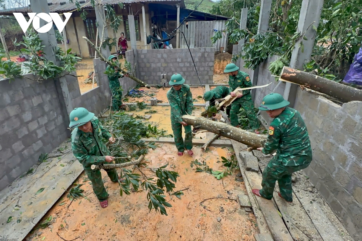 dông lốc làm 53 nhà dân tại huyện a lưới bị tốc mái hình ảnh 3 dong loc lam 53 nha dan tai huyen a luoi bi toc mai hinh anh 3