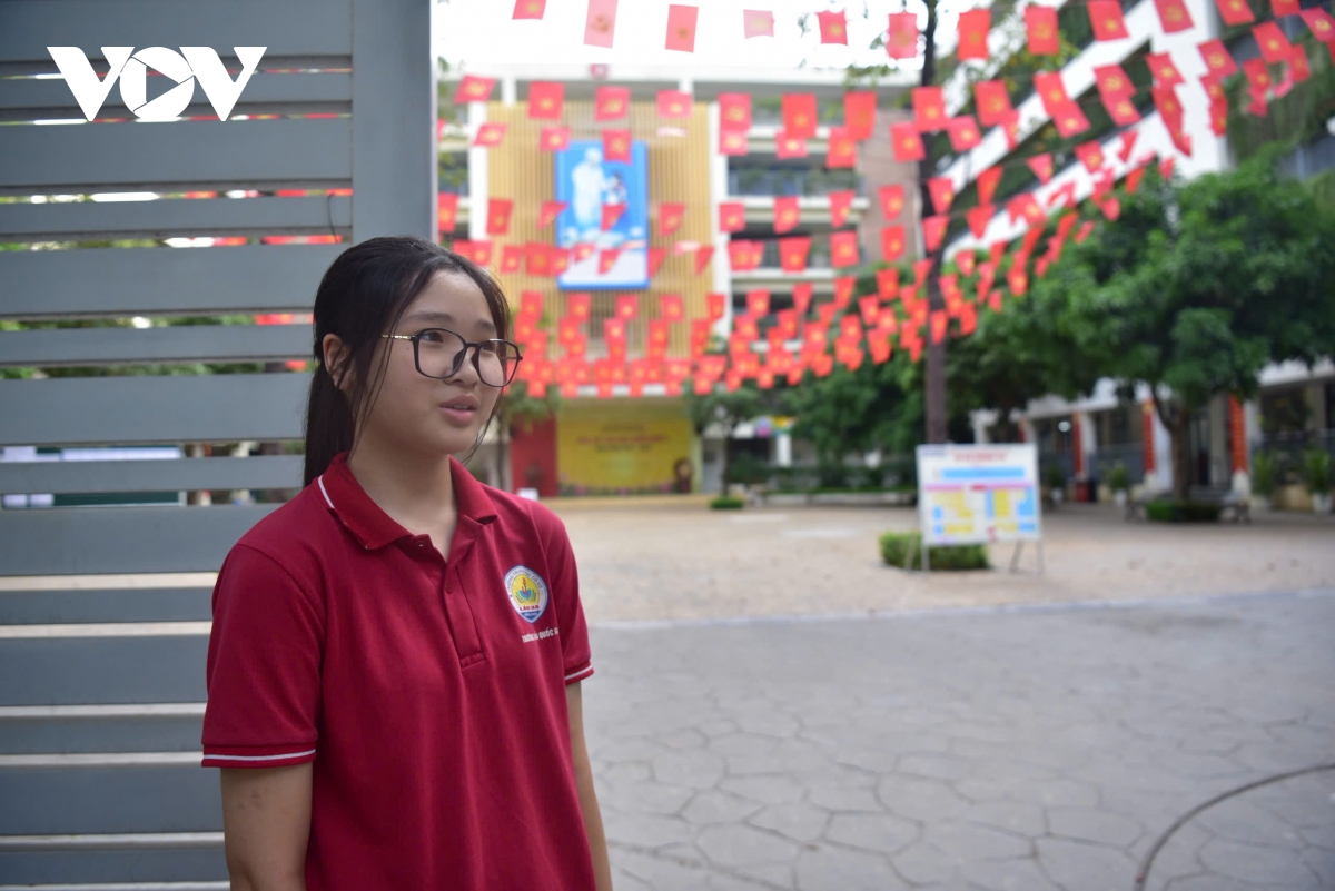 nhung thi sinh dau tien da co mat lam thu tuc thi vao lop 10 tai ha noi hinh anh 6