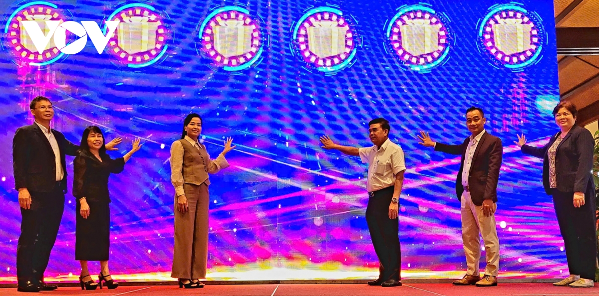 300 thương hiệu nổi tiếng tham gia ngày hội khuyến mại hàng hiệu - mega sale hình ảnh 2 300 thuong hieu noi tieng tham gia ngay hoi khuyen mai hang hieu - mega sale hinh anh 2