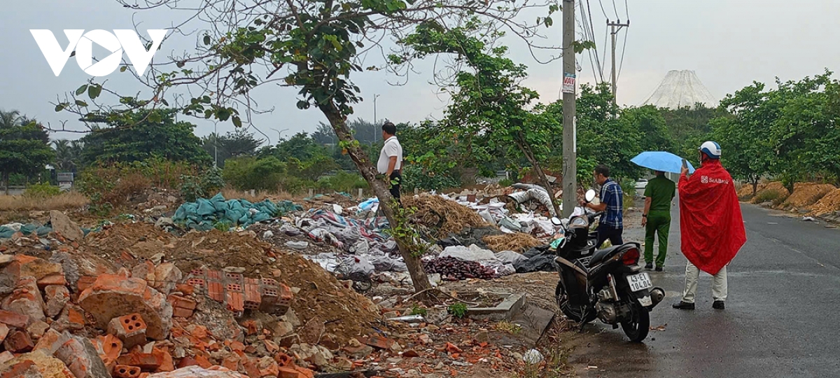 Đà nẵng hàng trăm vỉ thuốc tân dược chưa sử dụng vứt ngoài đường hình ảnh 3 Da nang hang tram vi thuoc tan duoc chua su dung vut ngoai duong hinh anh 3