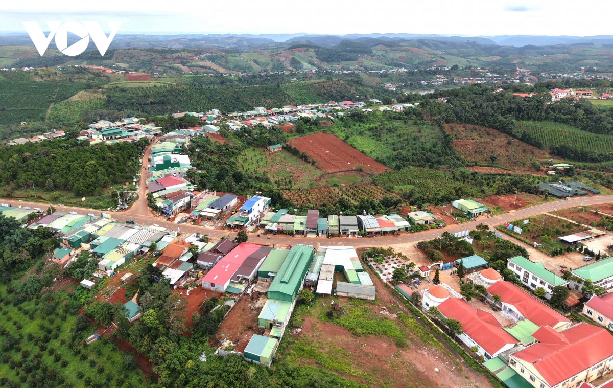 công an Đắk nông vượt nắng thắng mưa để xóa nhà tạm hình ảnh 1 cong an Dak nong vuot nang thang mua de xoa nha tam hinh anh 1