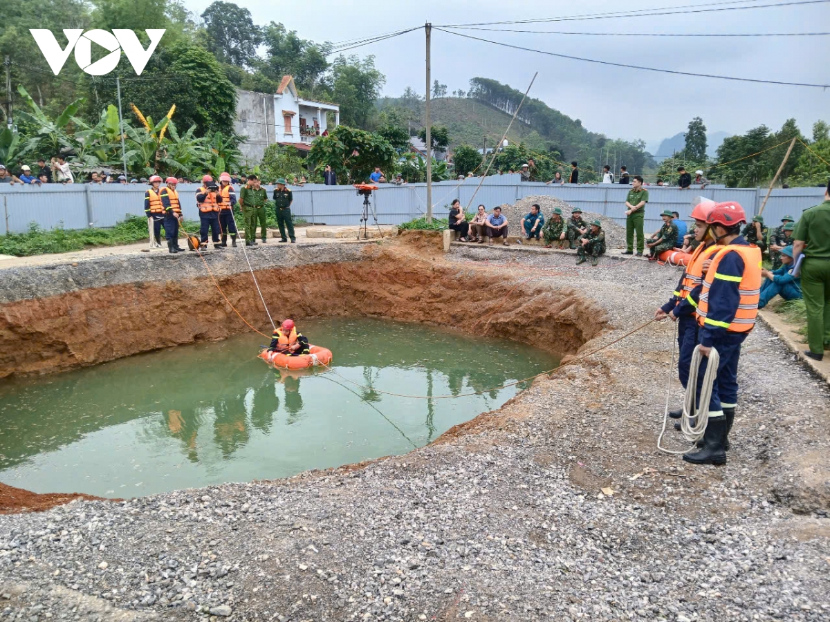 dừng tìm kiếm người mất tích tại hố tử thần tại bắc kạn hình ảnh 2 dung tim kiem nguoi mat tich tai ho tu than tai bac kan hinh anh 2