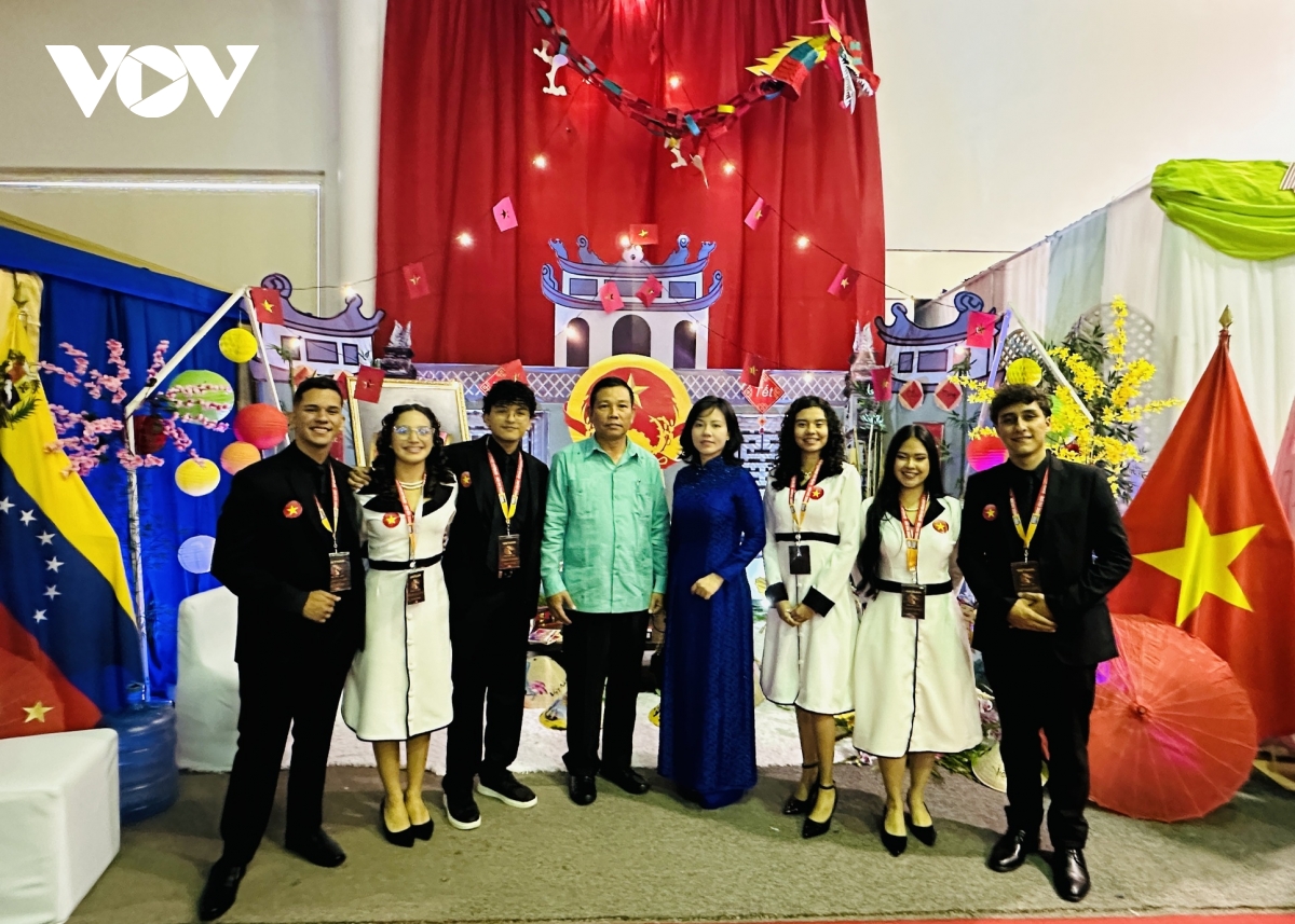 Không gian Việt Nam giữa lòng Caracas