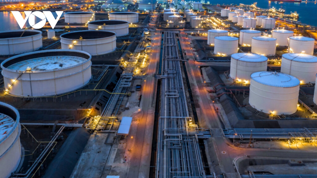 Giá dầu hôm nay 16/4: Giá dầu giảm trước hy vọng căng thẳng Iran và Mỹ dịu bớt