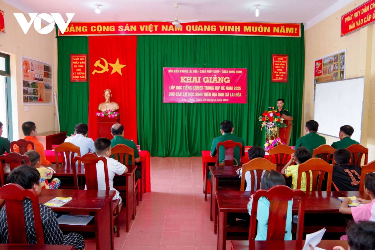 bĐbp sóc trăng mở lớp dạy chữ khmer cho học sinh khu vực biên giới biển hình ảnh 1 bDbp soc trang mo lop day chu khmer cho hoc sinh khu vuc bien gioi bien hinh anh 1