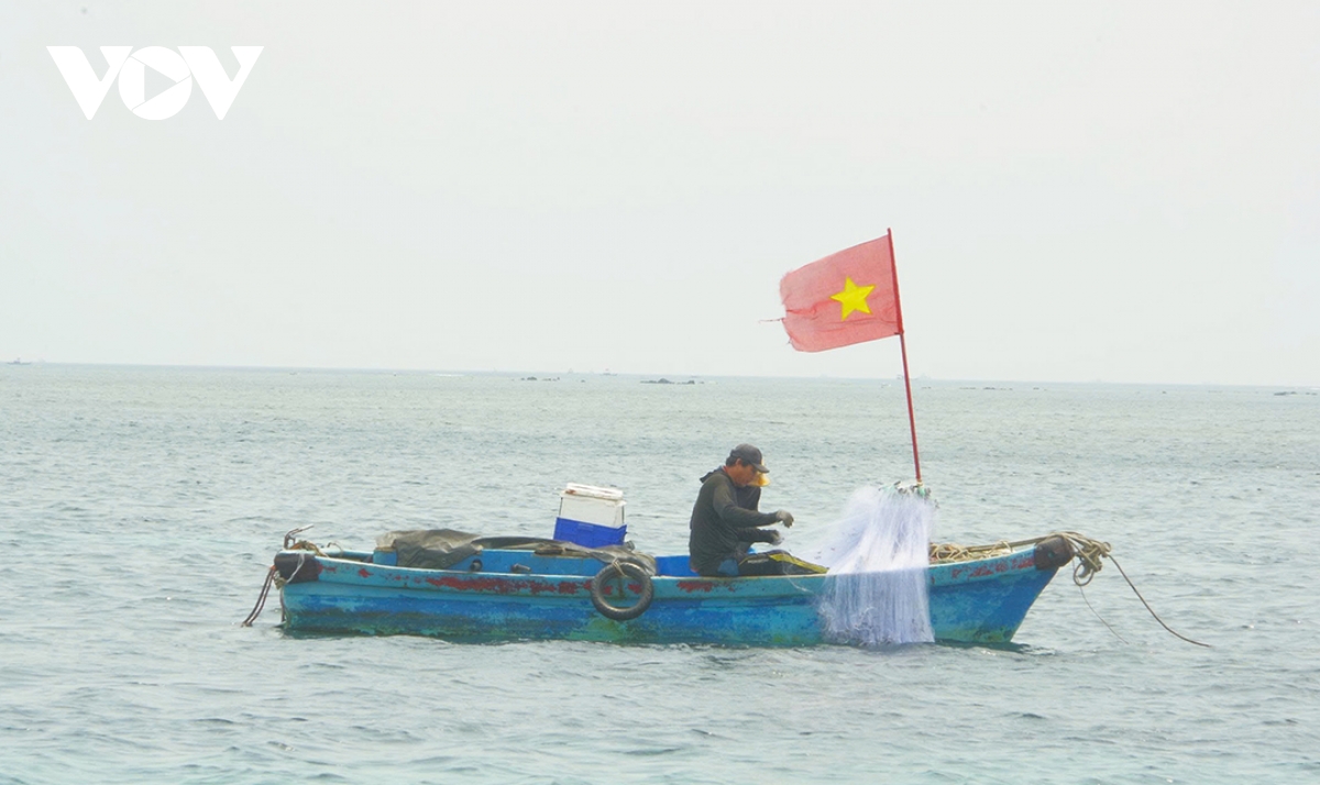 lý sơn - quảng ngãi niêm phong tàu cá 3 không hình ảnh 2 ly son - quang ngai niem phong tau ca 3 khong hinh anh 2